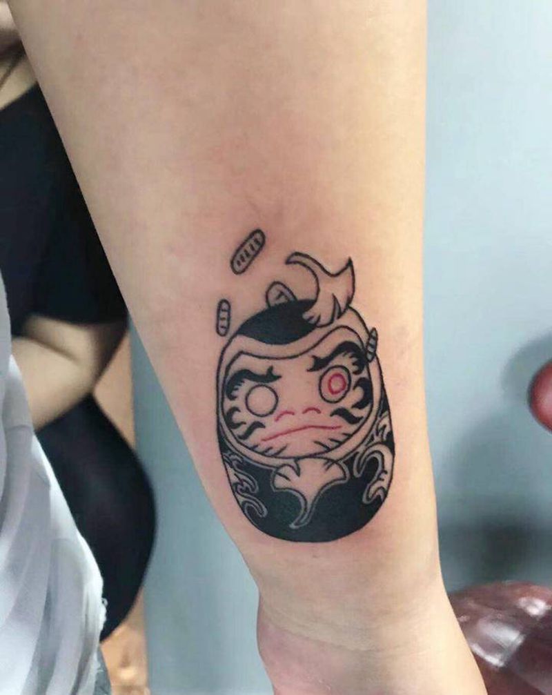 情侣达摩蛋纹身图片_手臂新传统纹身图案