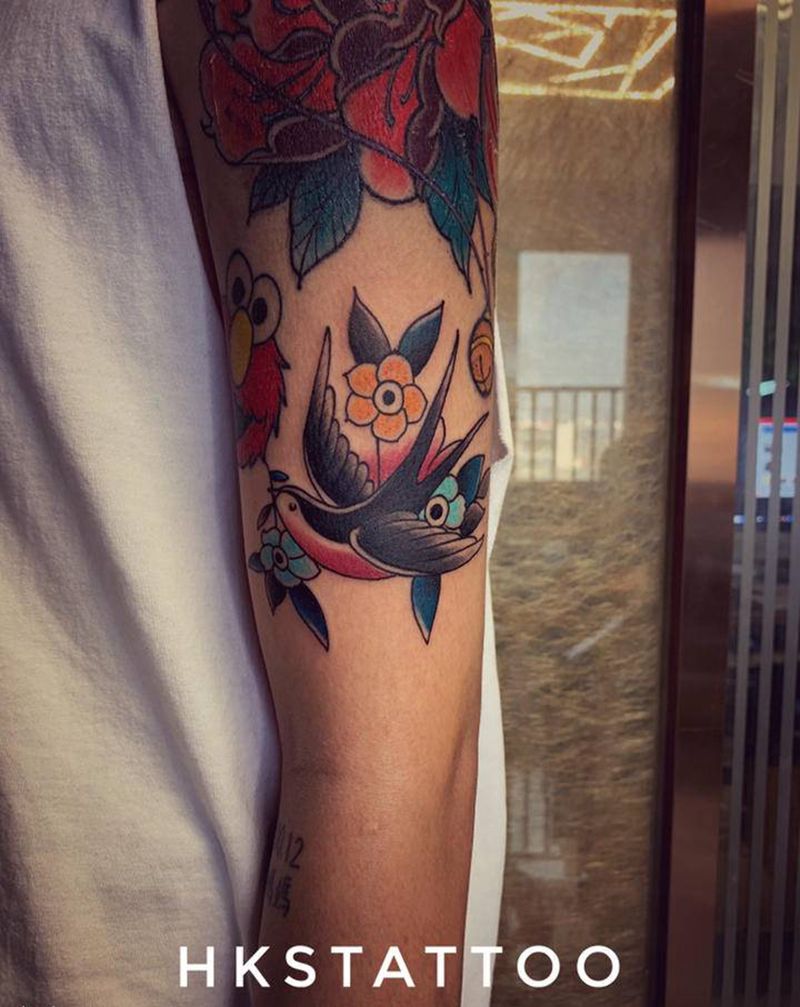 燕子纹身图片_Old School纹身图案