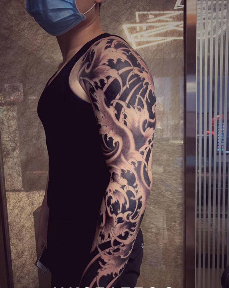 水浪花臂未完成下次继续纹身图片_手臂新传统纹身图案