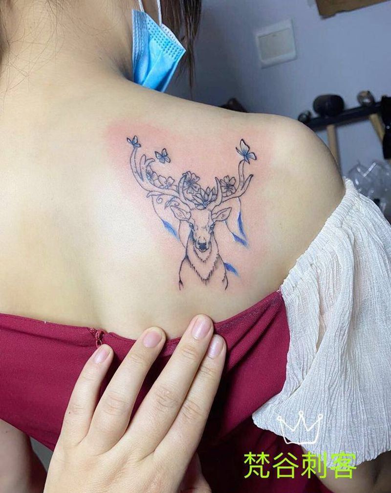 小鹿纹身图片_背部纹身图案