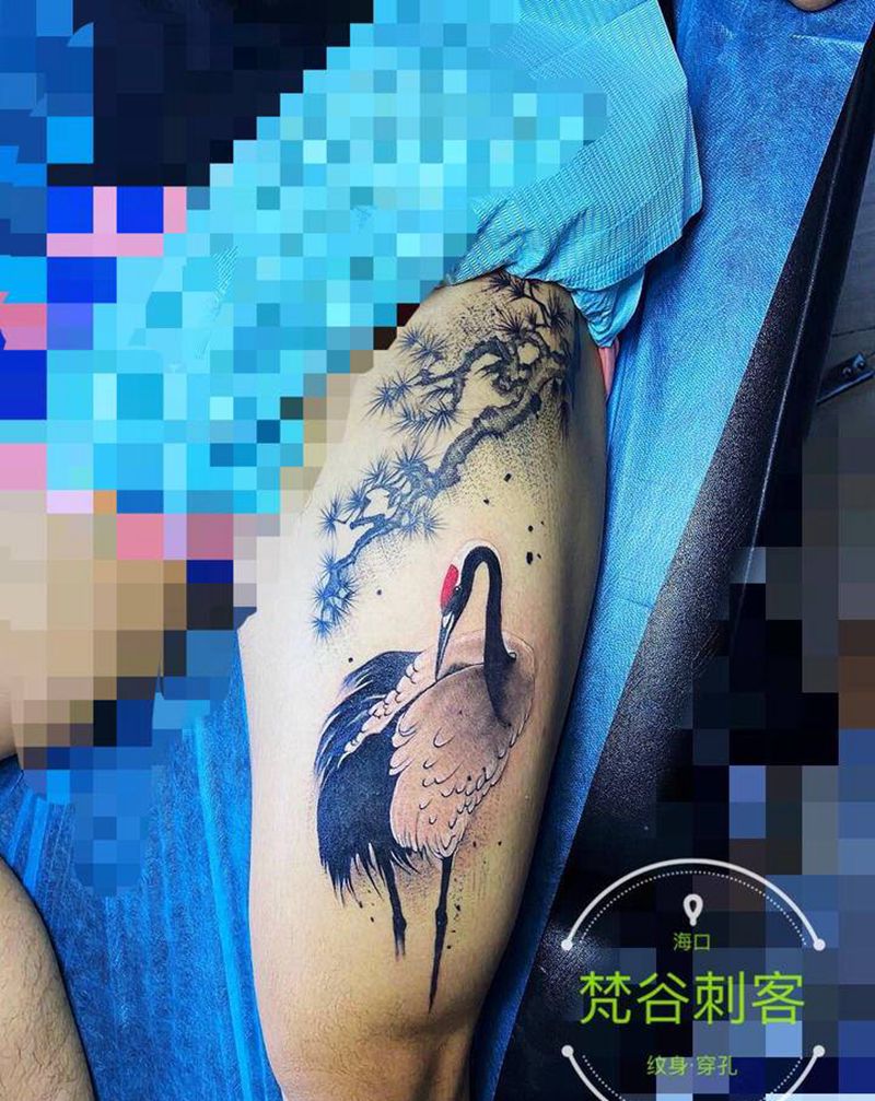 仙鹤纹身图片_腿部水墨纹身图案