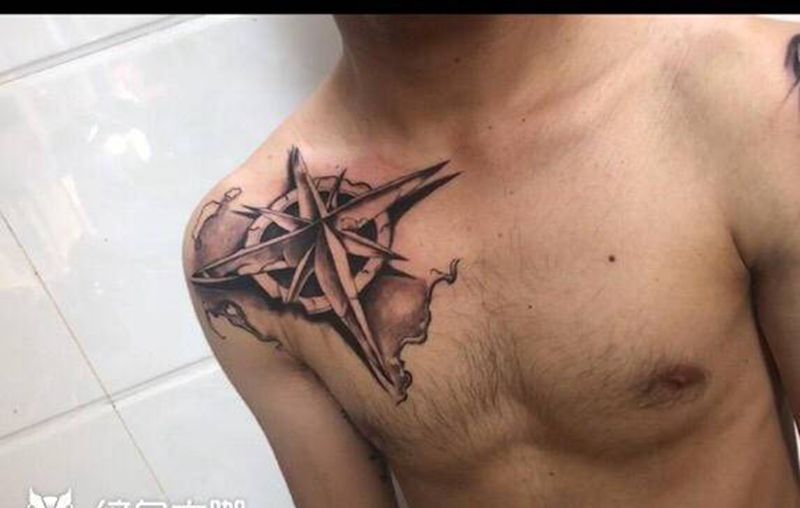 指南针纹身图片_水彩纹身图案