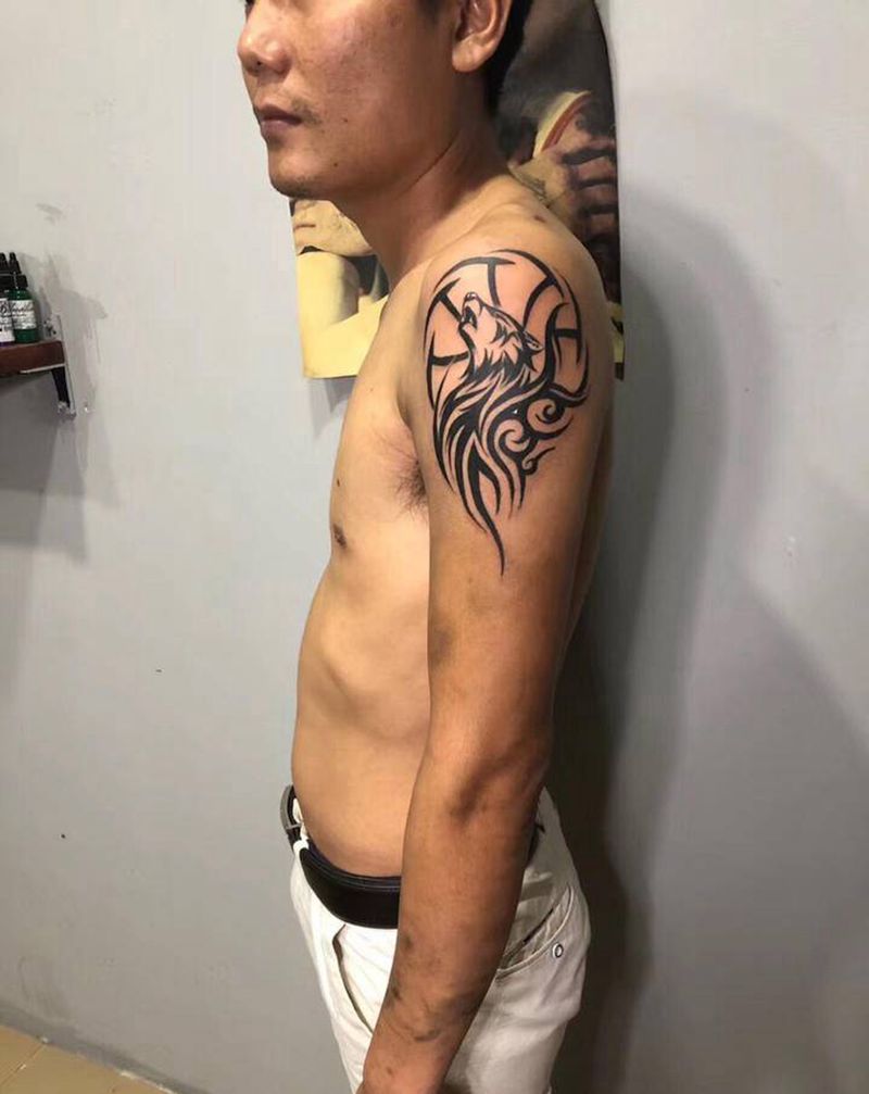 狼纹身图片_手臂臀部图腾纹身图案