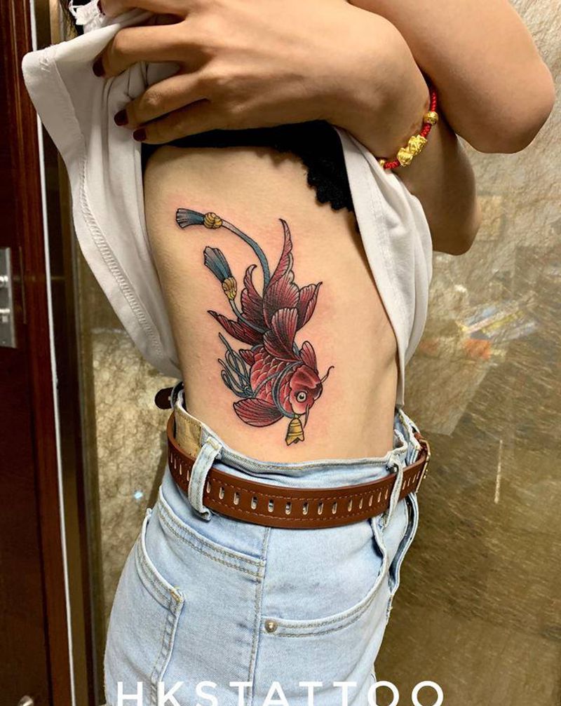 小金鱼遮盖纹身图片_腰部新传统纹身图案