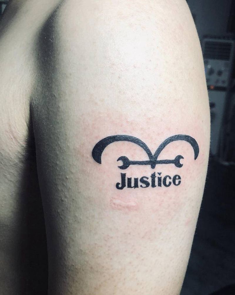 大臂海贼王海军标志纹身图片_手臂图腾纹身图案