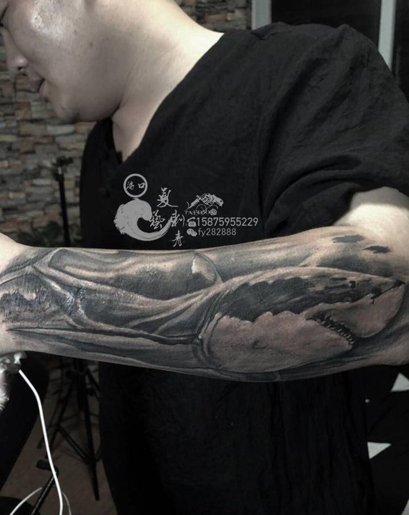 虎鲨纹身图片_手臂纹身图案