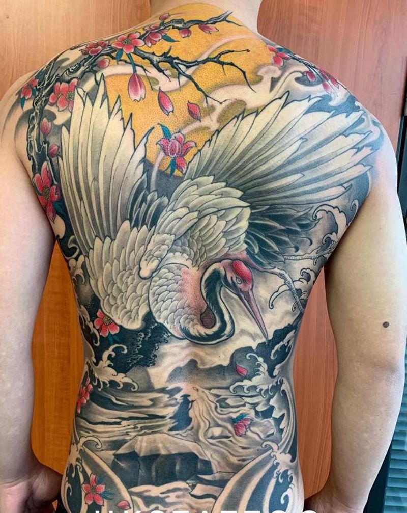 仙鹤纹身图片_背部新传统纹身图案