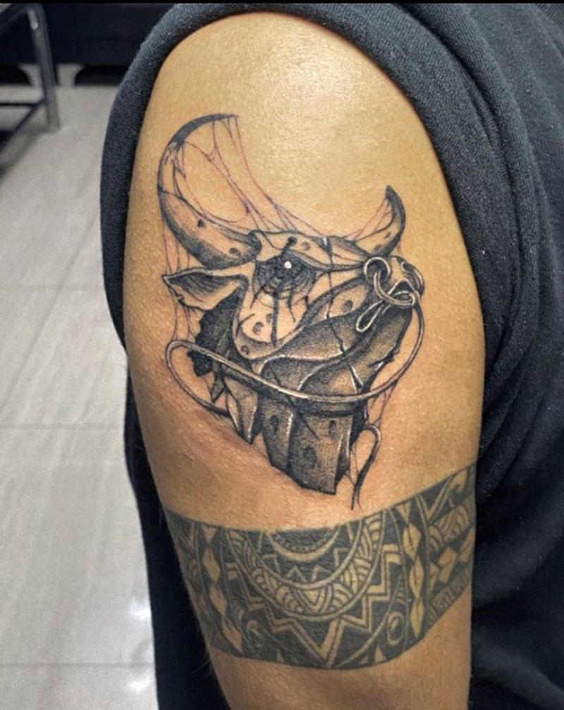 牛年大吉纹身图片_手臂暗黑纹身图案