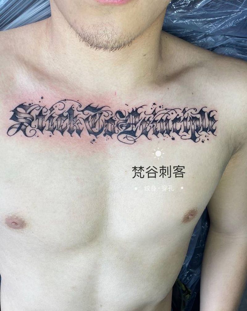 小花体纹身图片_胸部花体字纹身图案