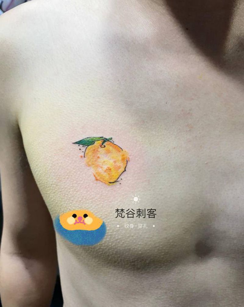 情侣纹身纹身图片_胸部水彩纹身图案