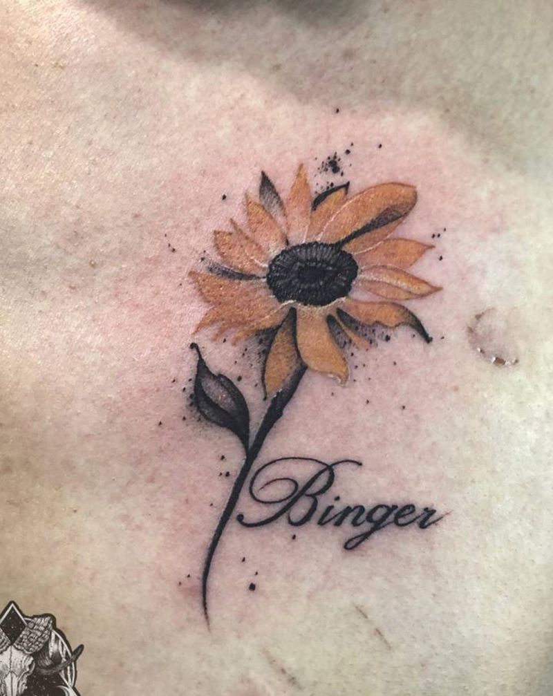 向日葵纹身图片_胸部水彩点刺纹身图案