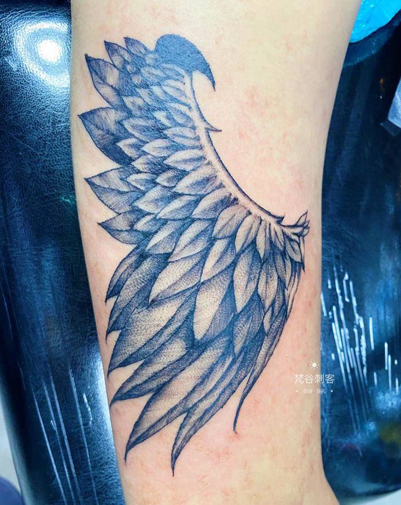 天使与魔鬼纹身图片_手臂欧美写实点刺纹身图案