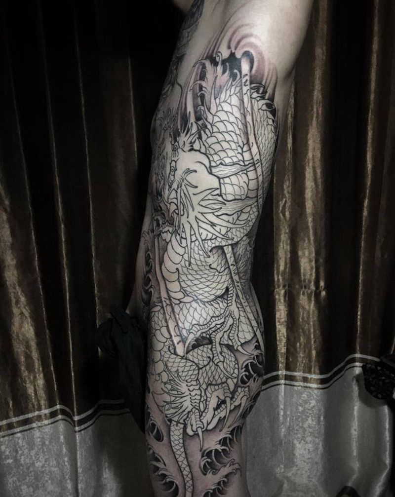 龙纹身图片_腹部老传统纹身图案