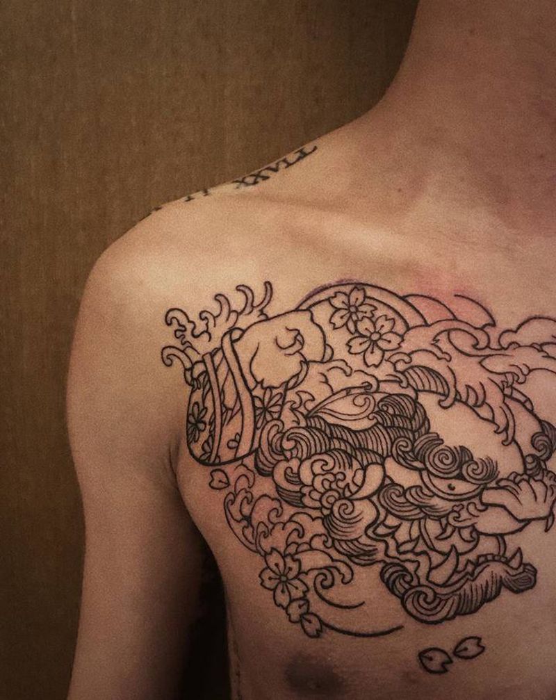 唐狮线条纹身图片_胸部纹身图案