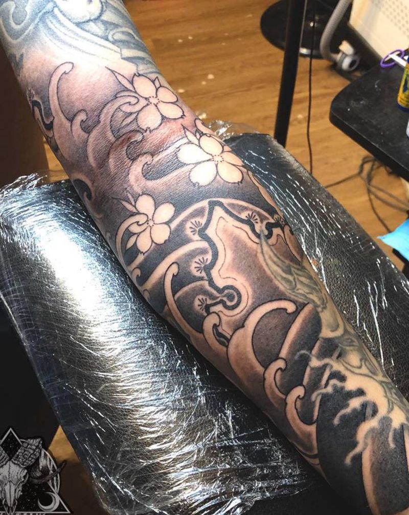 接图纹身图片_手臂新传统纹身图案