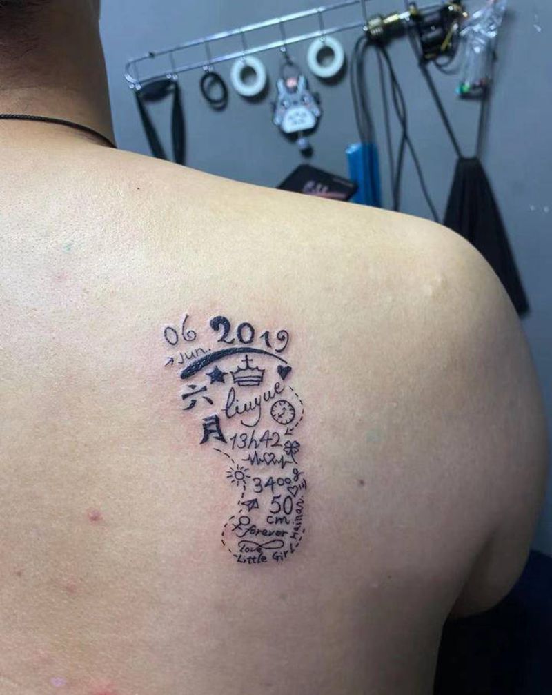 女儿脚印纹身图片_背部图腾纹身图案