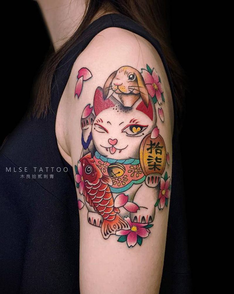 招财猫【丰作品】纹身图片_手臂Old School日式招财猫鲤鱼纹身图案