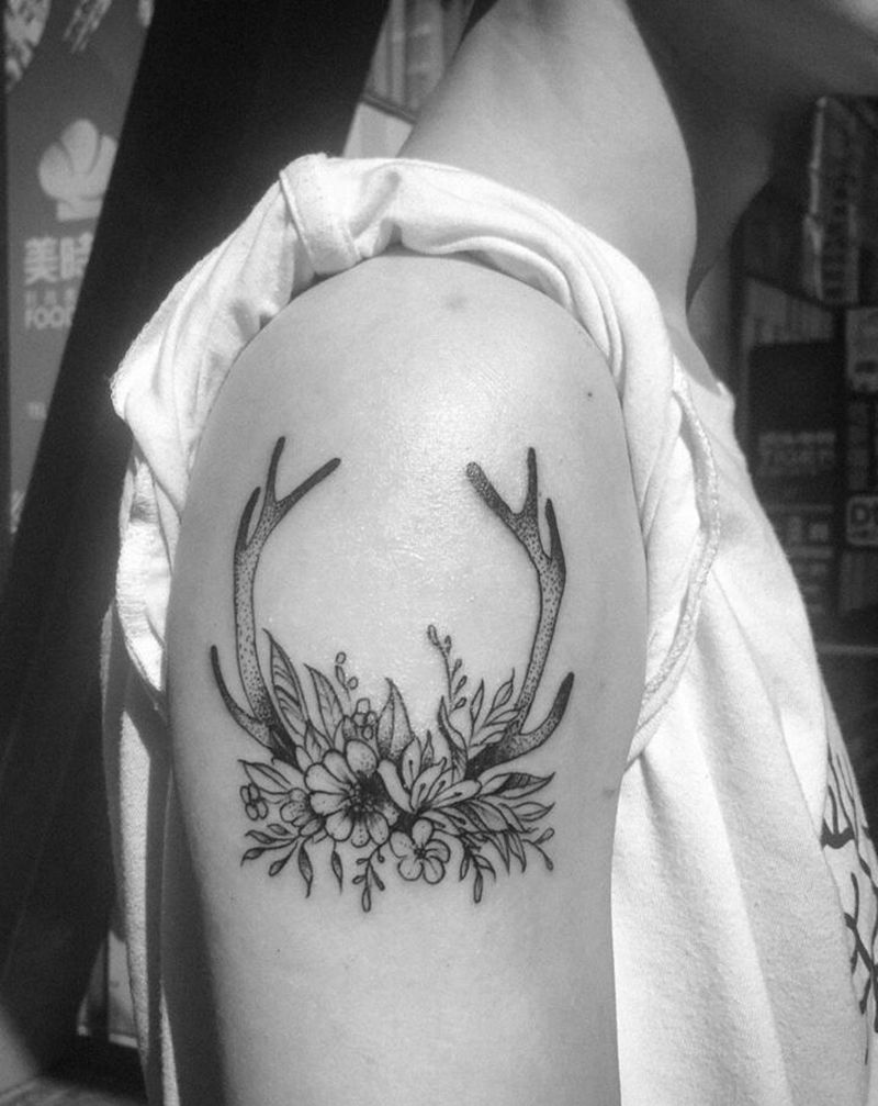 鹿角纹身图片_手臂纹身图案