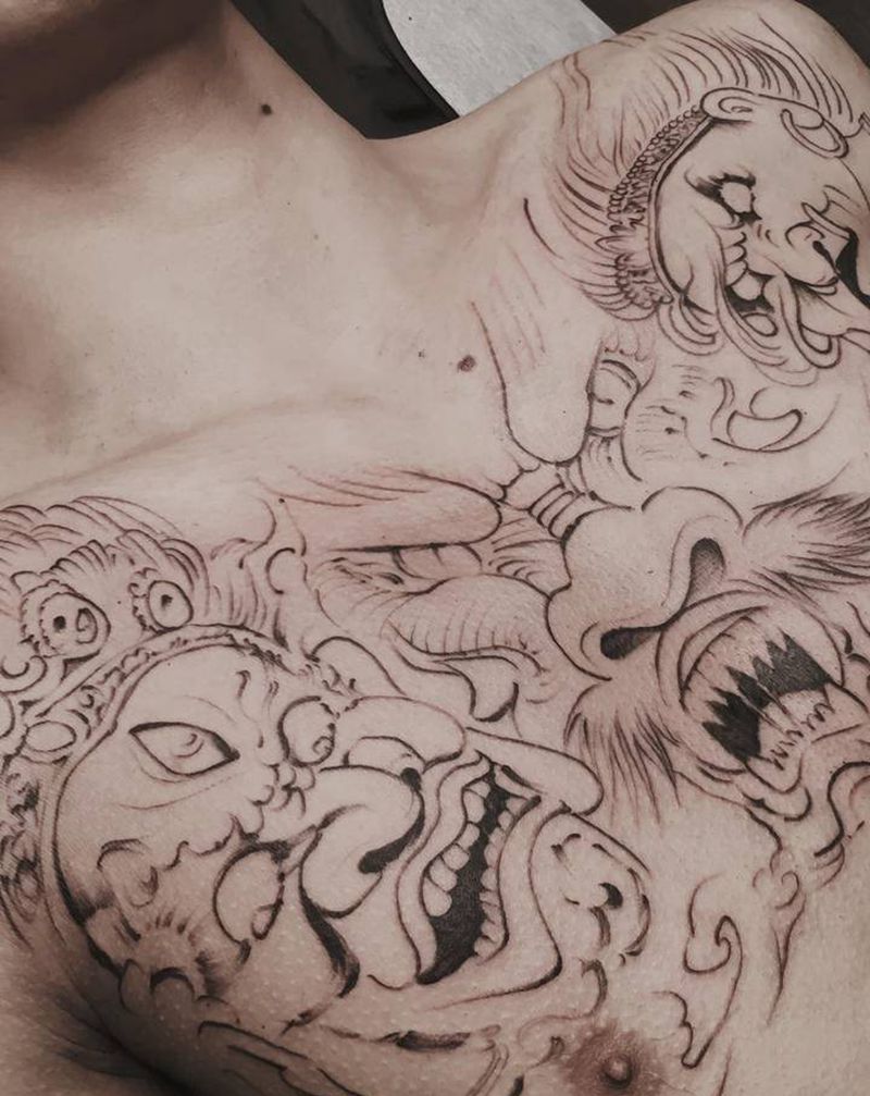 花胸割线纹身图片_胸部新传统纹身图案