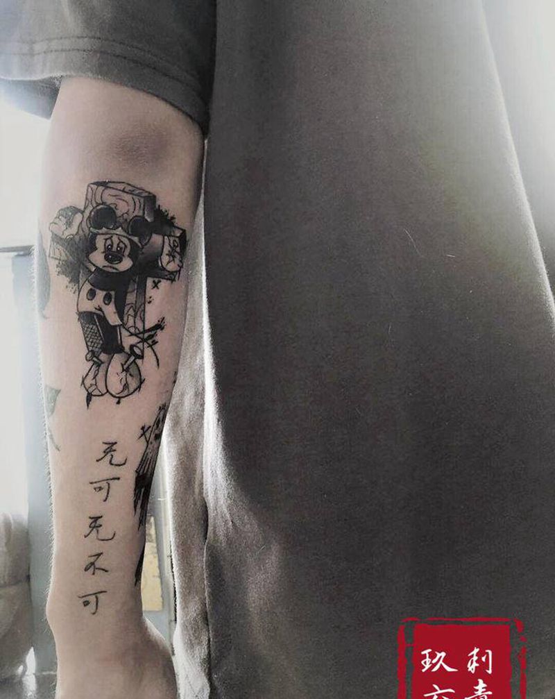 米老鼠纹身图片_手部纹身图案