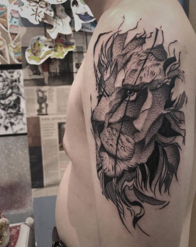 狮子纹身图片_手臂点刺纹身图案