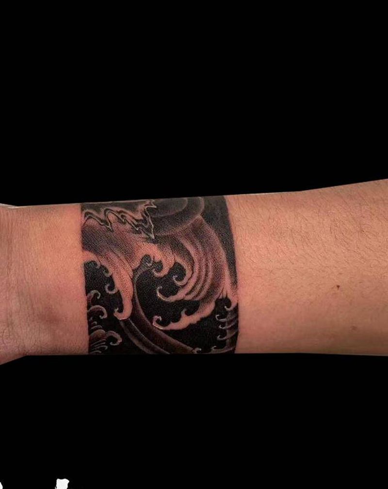 海浪臂环纹身图片_手部新传统纹身图案