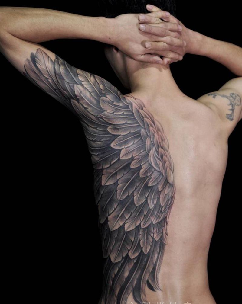 翅膀刺青）背面纹身图片_背部新传统重庆纹身图案
