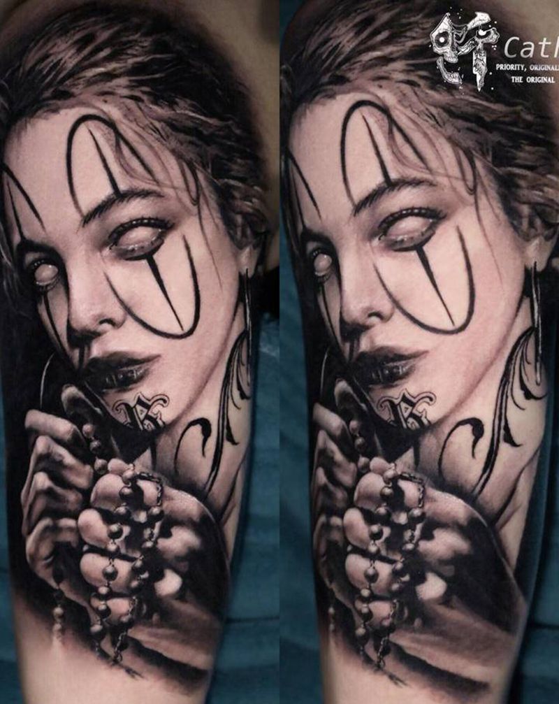 拿珠子的女孩纹身图片_手臂肩部欧美写实New School珠子小丑女纹身图案