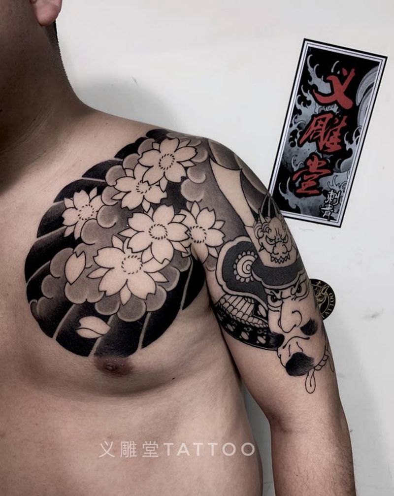 樱花武士半胛纹身图片_胸部老传统重庆纹身图案