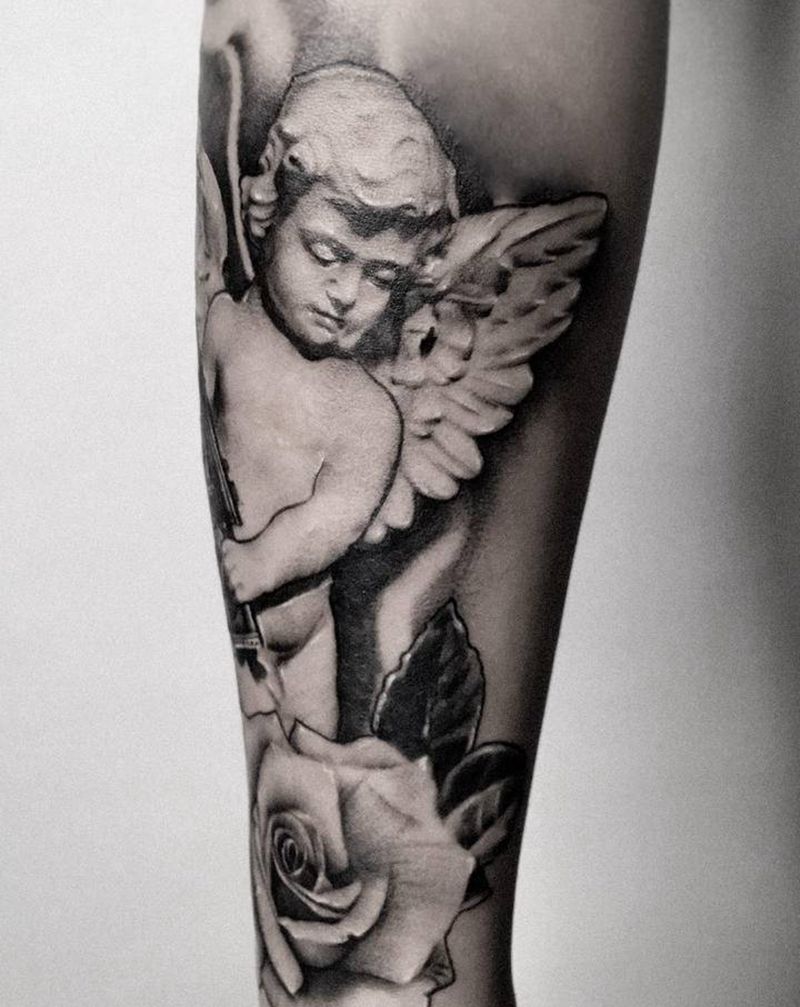 杠抢宝贝纹身图片_手臂欧美写实纹身图案