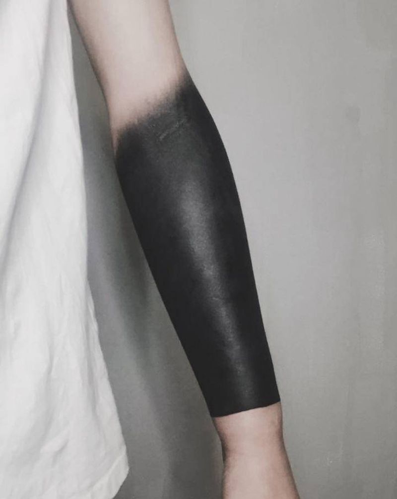 黑臂遮盖（上面未完待续）纹身图片_手臂图腾纹身图案