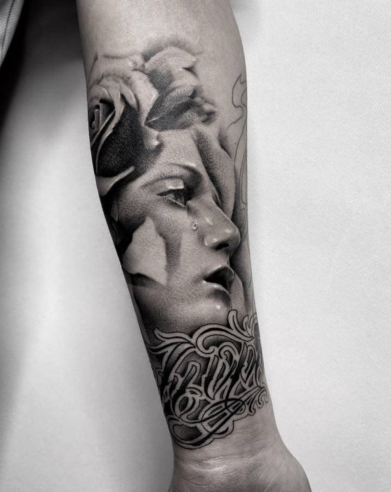 女孩和玫瑰纹身图片_手臂欧美写实纹身图案