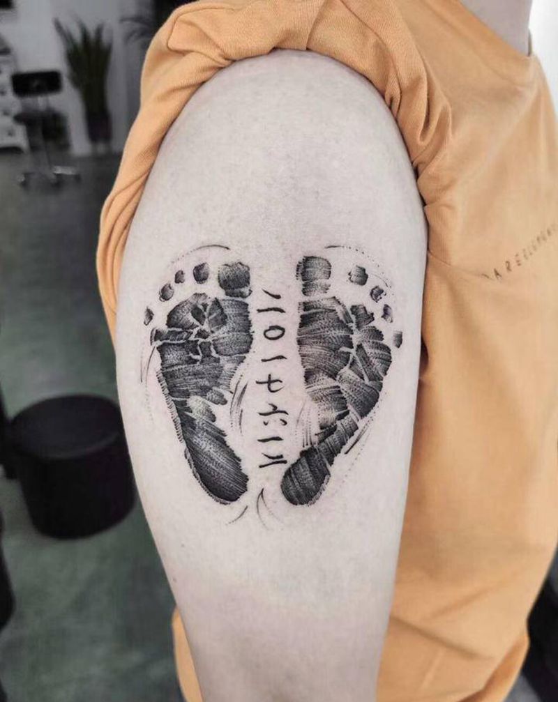 小脚印【丰作品】纹身图片_手臂几何脚印纹身图案