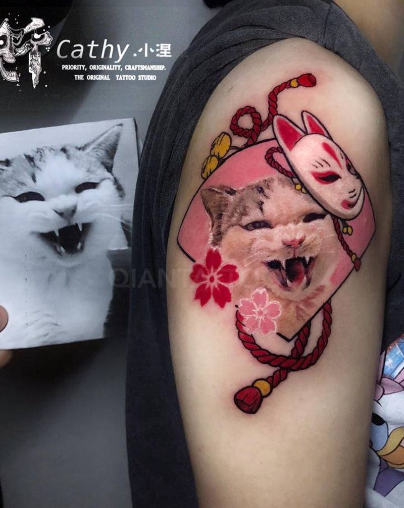 小姐姐的猫纹身图片_手臂肩部欧美写实New School猫日式仟纹身图案
