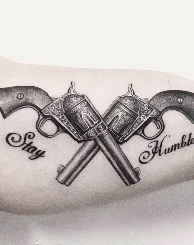 点刺写实【花魁作品】纹身图片_手臂欧美写实点刺原创双枪纹身图案