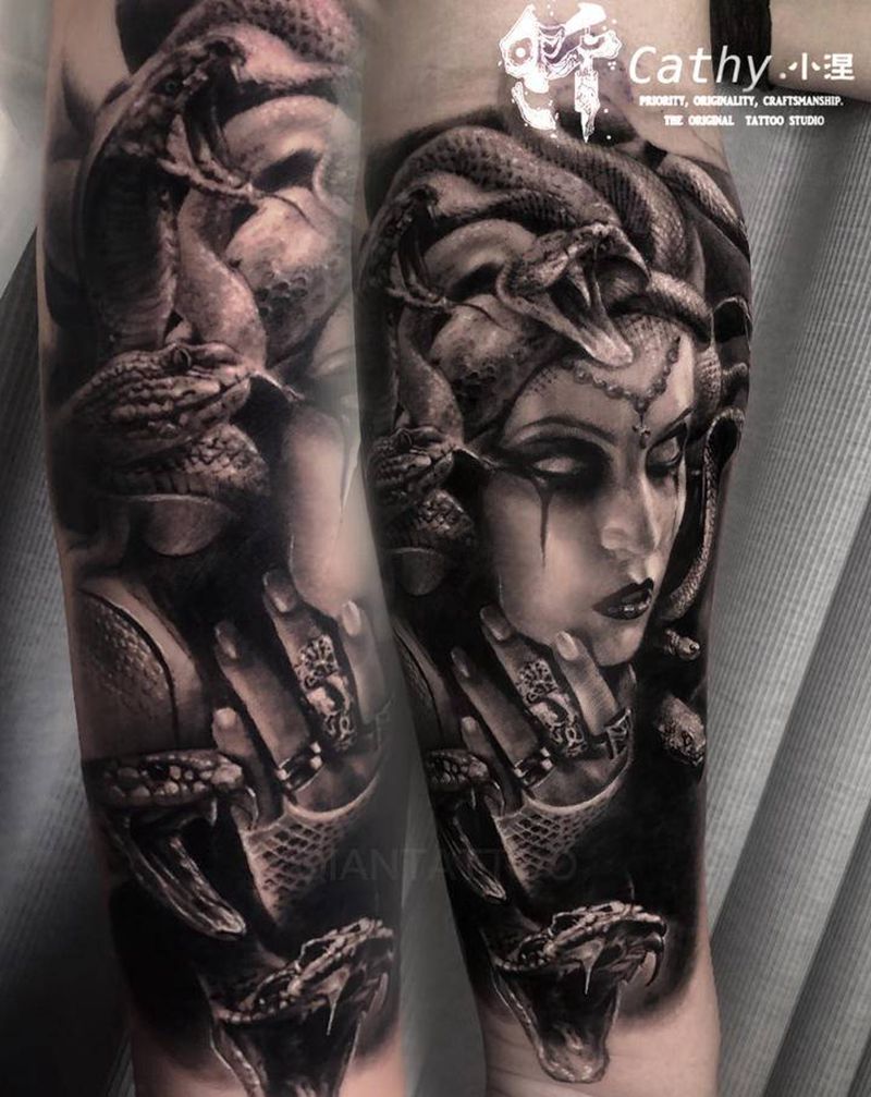 美杜莎纹身图片_手臂手部欧美写实New School美杜莎蛇仟纹身图案