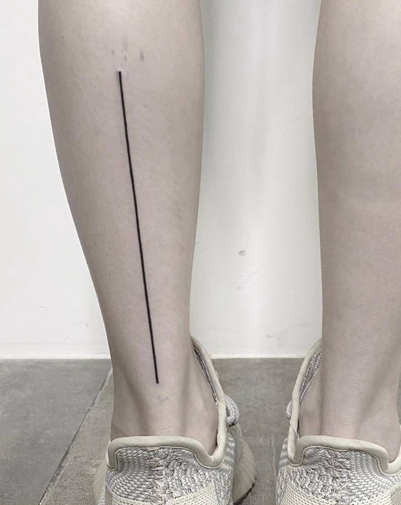 虾线纹身图片_腿部直线纹身图案