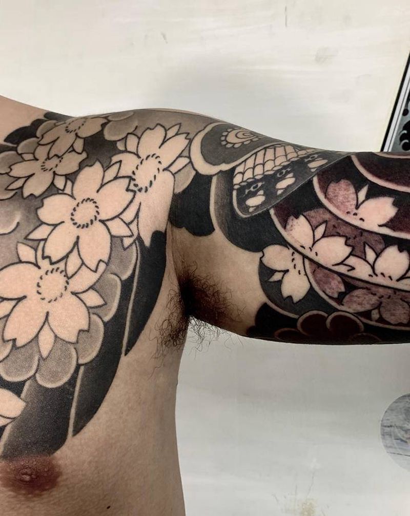 武士樱花半胛纹身纹身图片_手臂胸部老传统重庆纹身图案