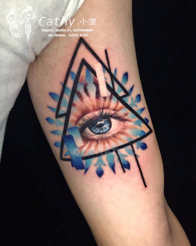 优雅的上帝之眼纹身图片_手臂New School欧美写实上帝之眼眼仟纹身图案