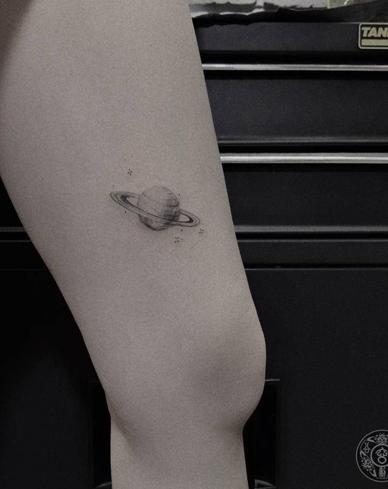 遮盖——星球纹身图片_腿部点刺纹身图案