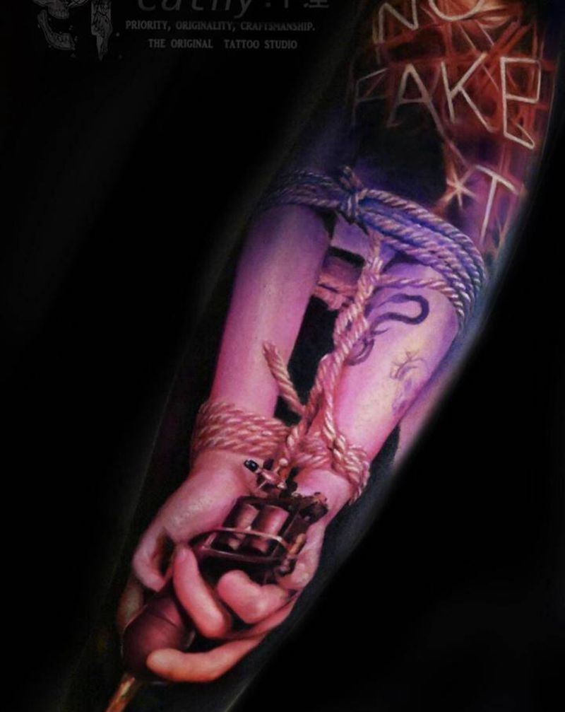 捆绑纹身图片_腿部脚部New School欧美写实手机捆绑纹身图案