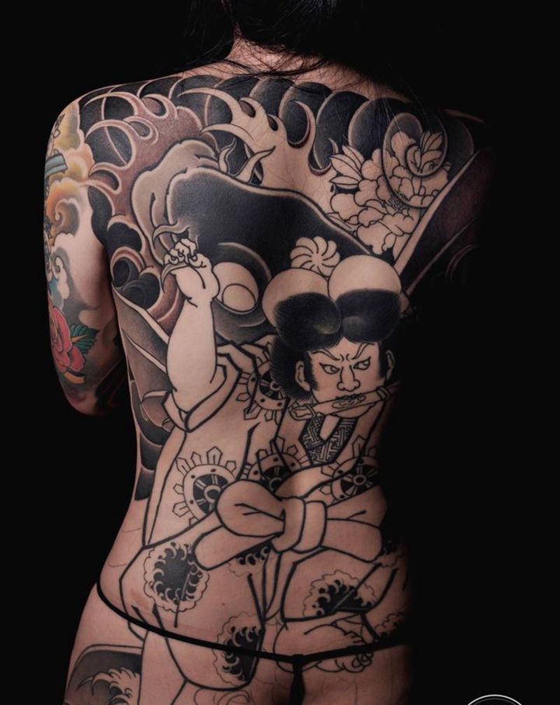 鬼惹丸鲤鱼退治纹身图片_背部老传统纹身图案