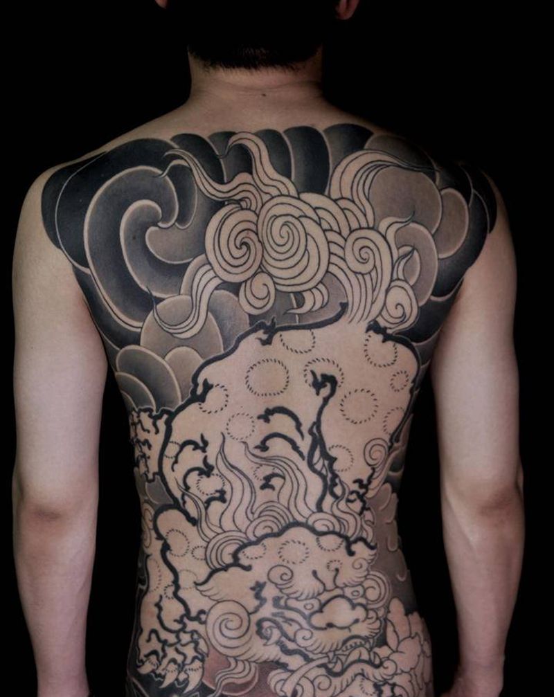 福狮子纹身纹身图片_背部老传统义雕堂刺青纹身图案