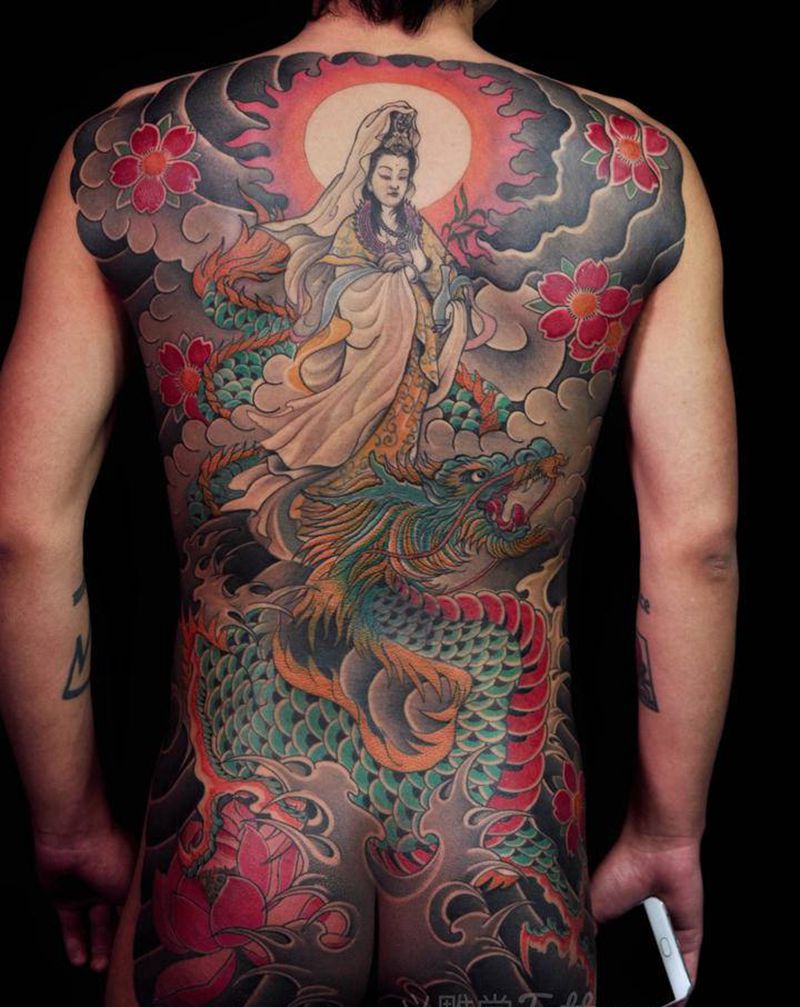 后背修改纹身纹身图片_背部老传统重庆纹身图案