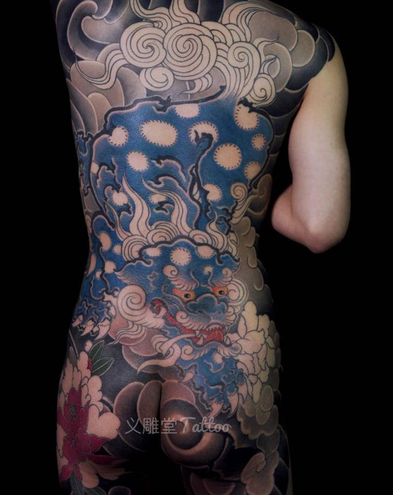 后背唐狮子纹身纹身图片_背部老传统纹身图案