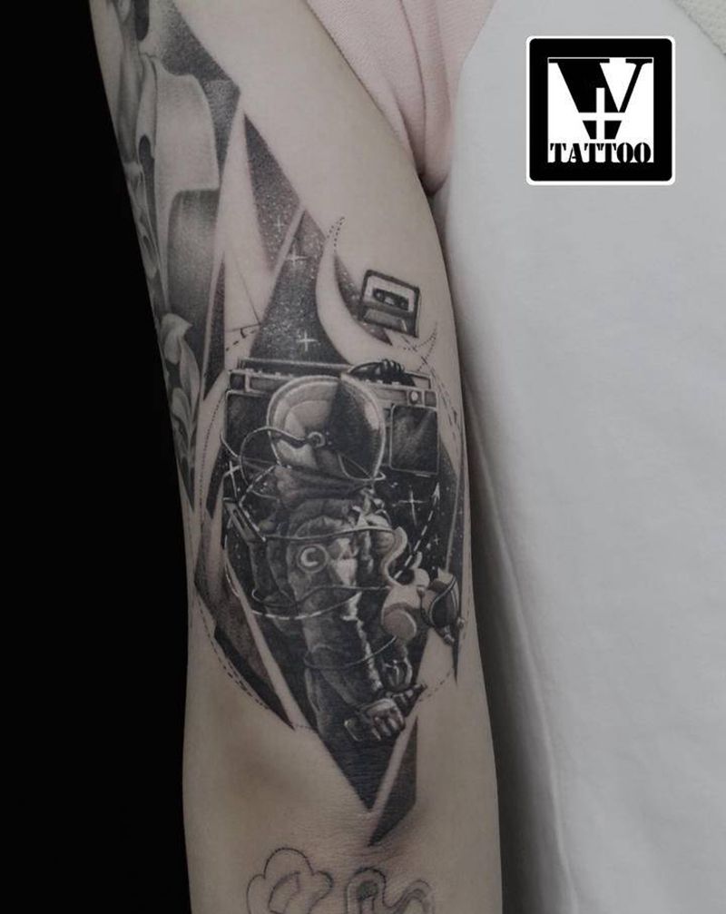 宇航员2号纹身图片_手臂欧美写实纹身图案