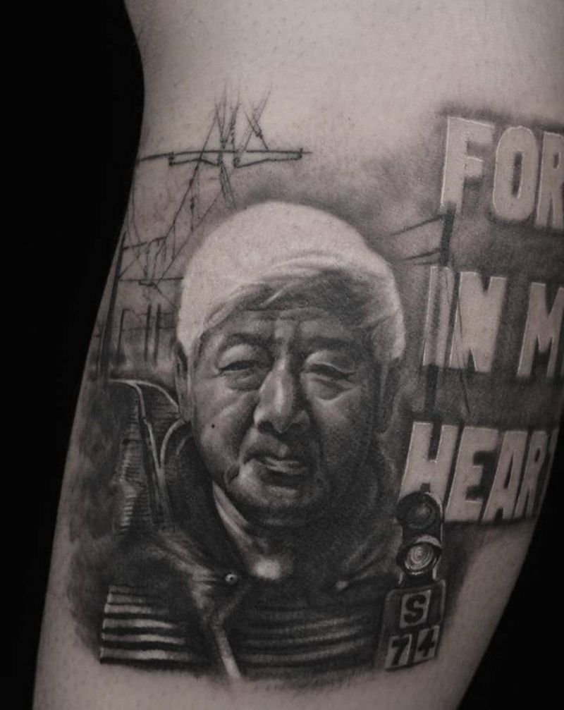 外公纹身图片_腿部欧美写实纹身图案