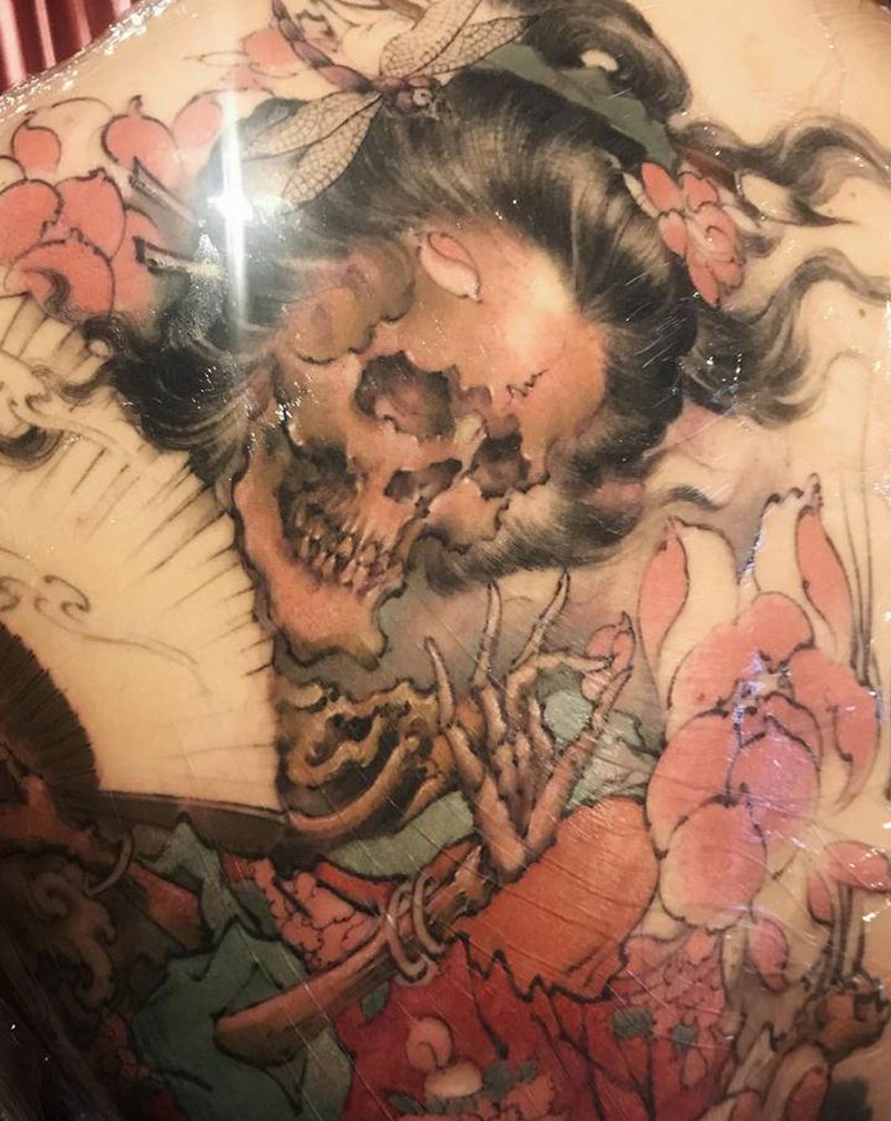 半成品就发个局部吧纹身图片_背部新传统水墨艺妓骷髅中国风纹身图案