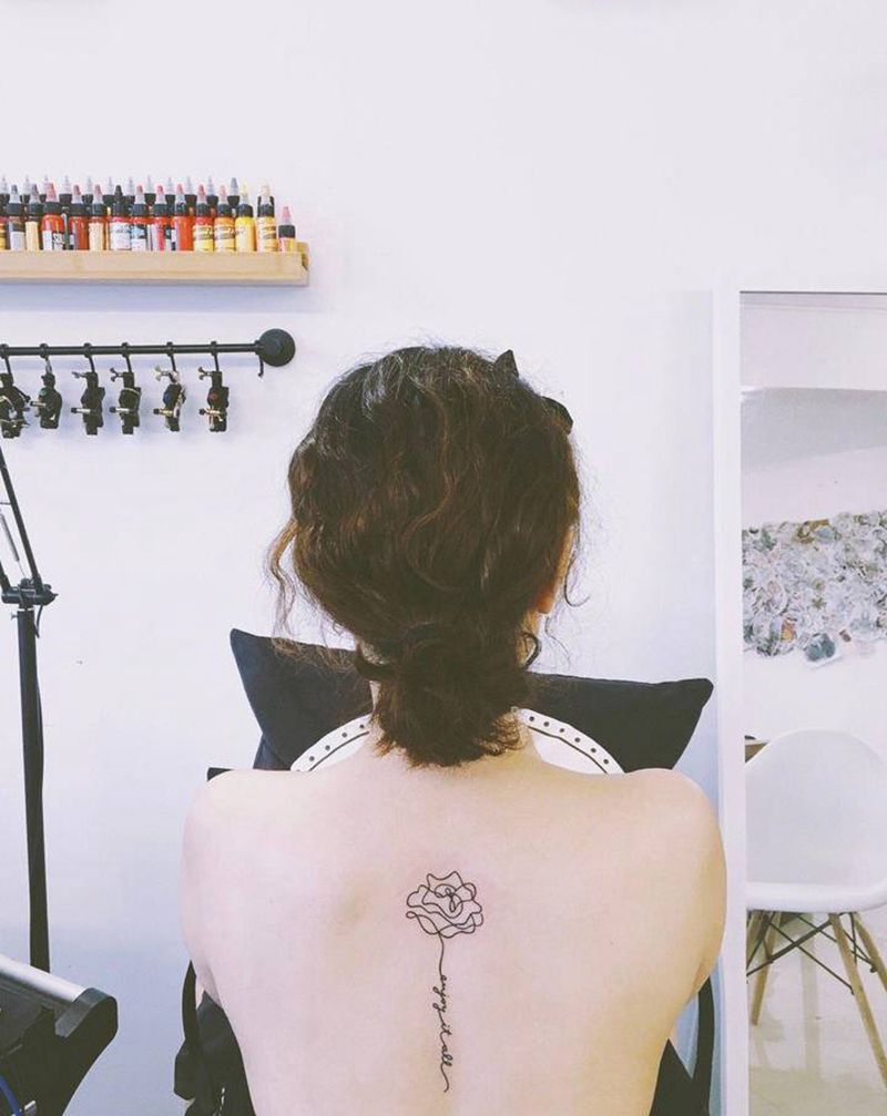 玫瑰纹身图片_背部线条玫瑰纹身图案