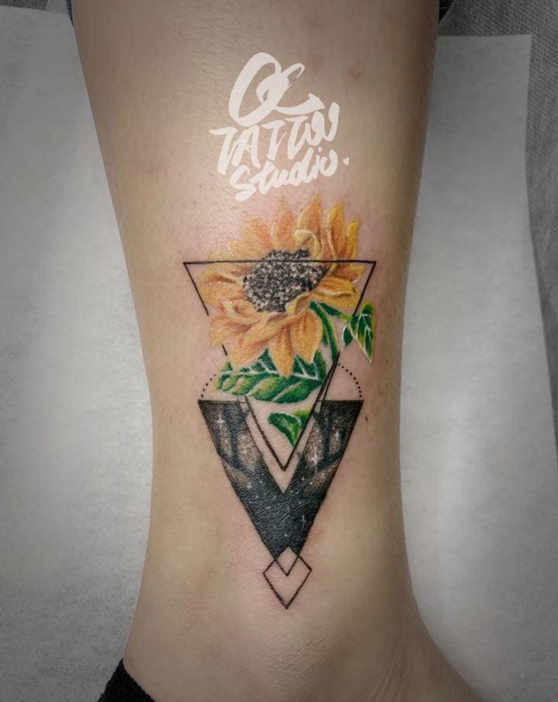 升级改造纹身图片_腿部欧美写实纹身图案